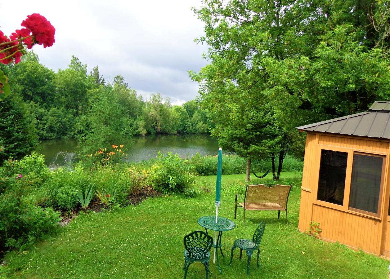Motel des Deux Lacs Waterloo Extérieur photo