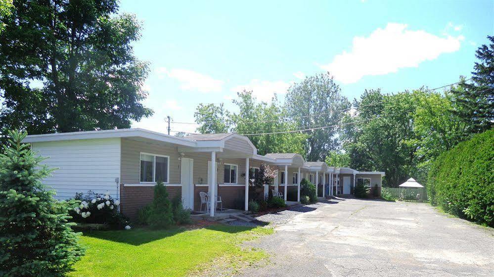Motel des Deux Lacs Waterloo Extérieur photo