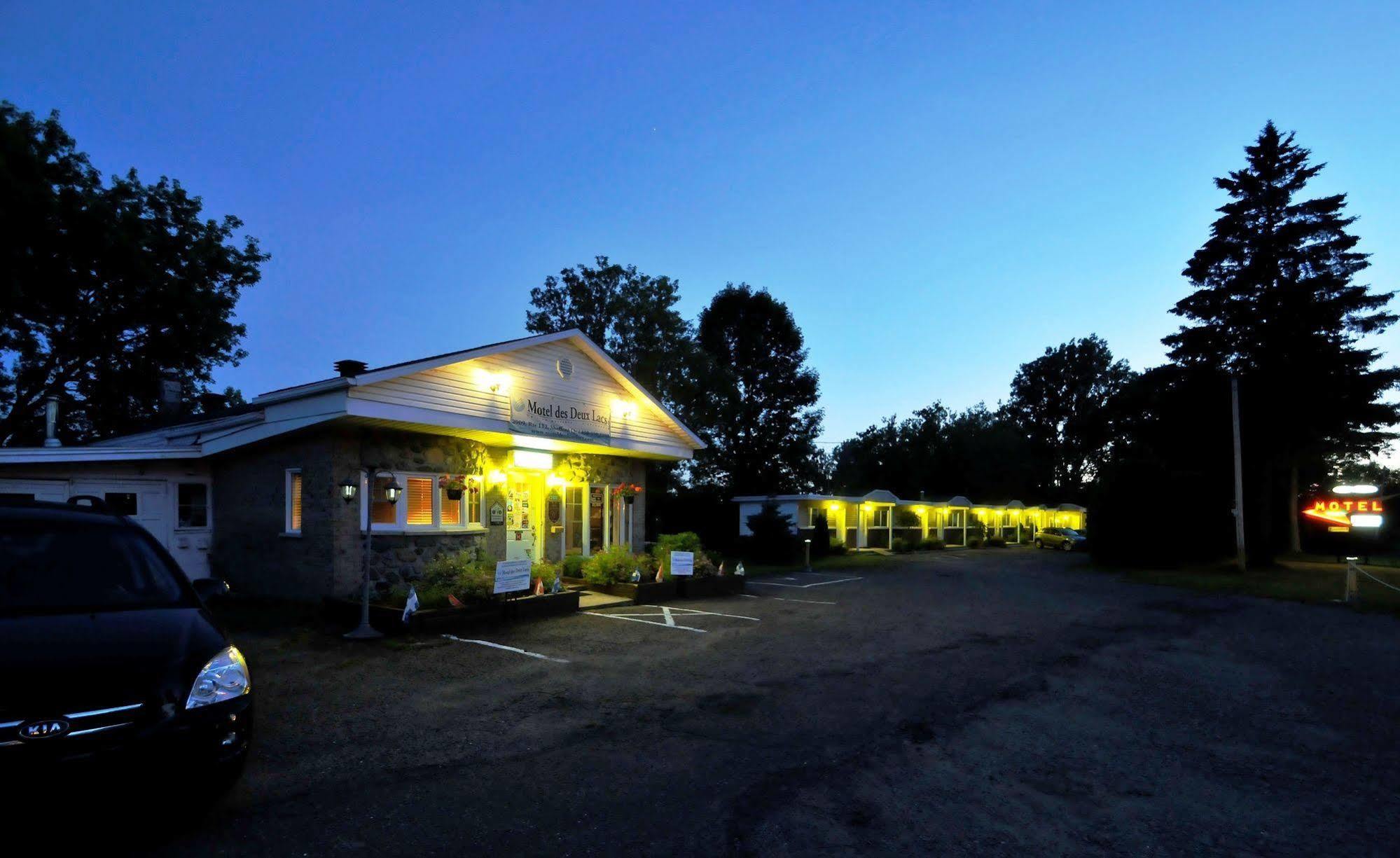 Motel des Deux Lacs Waterloo Extérieur photo