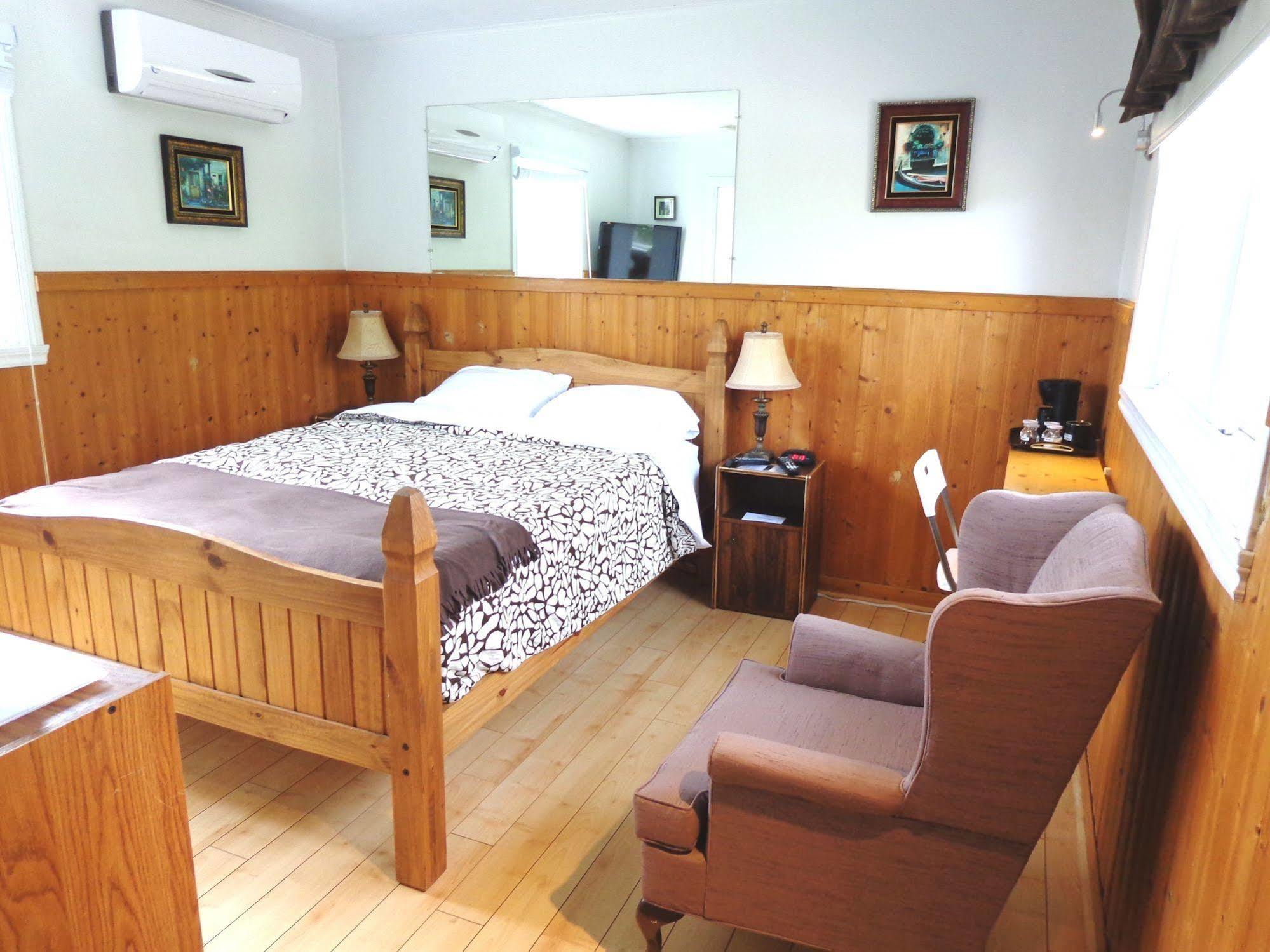 Motel des Deux Lacs Waterloo Extérieur photo