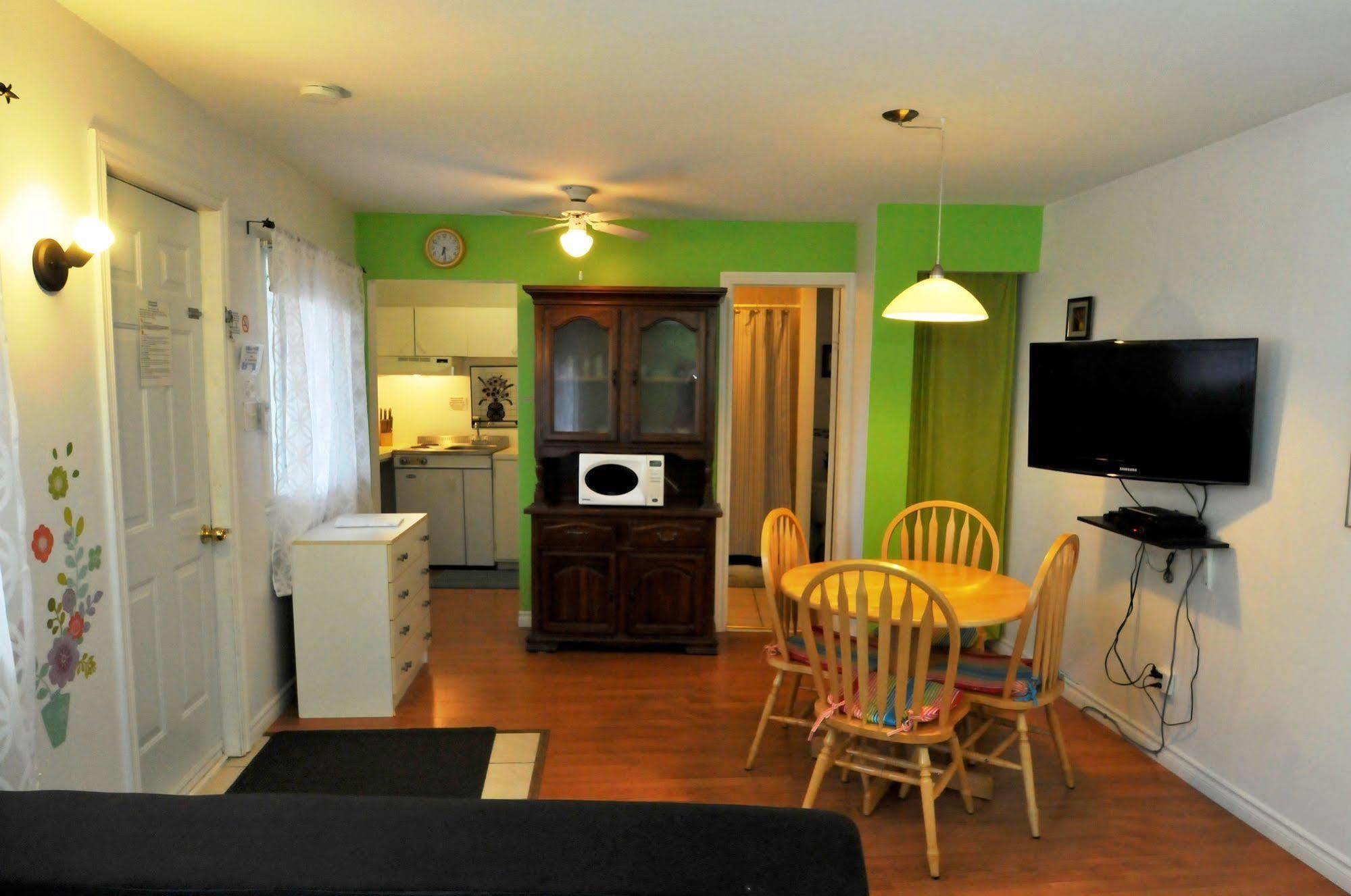 Motel des Deux Lacs Waterloo Extérieur photo