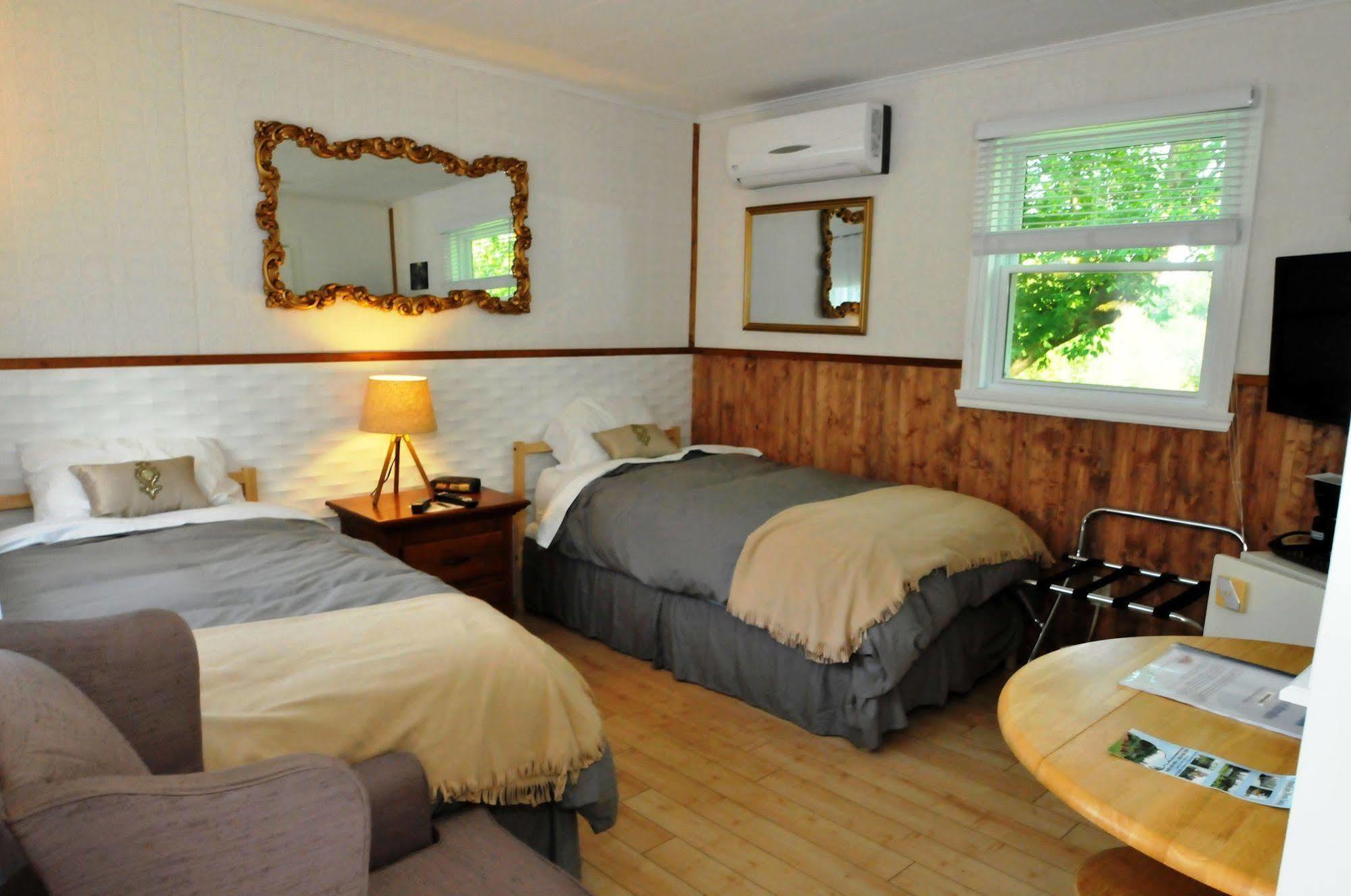 Motel des Deux Lacs Waterloo Extérieur photo